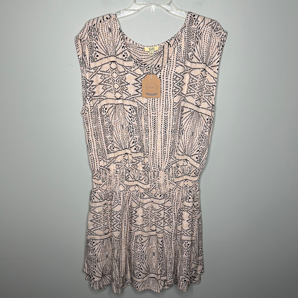 NWT Kori America Short Sleeve Cream with Black Design Dress Sz Medium!
